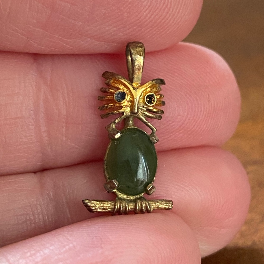 Vintage Green Jade Jelly Belly Owl Pendant Gold Tone Wise Owl Figural Charm
